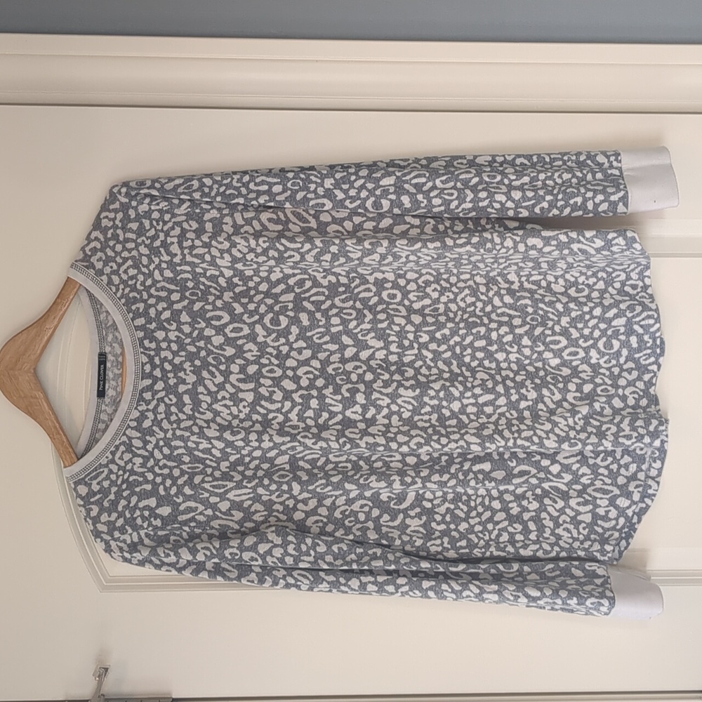 Cream and gray long sleeve cheetah print t-shirt